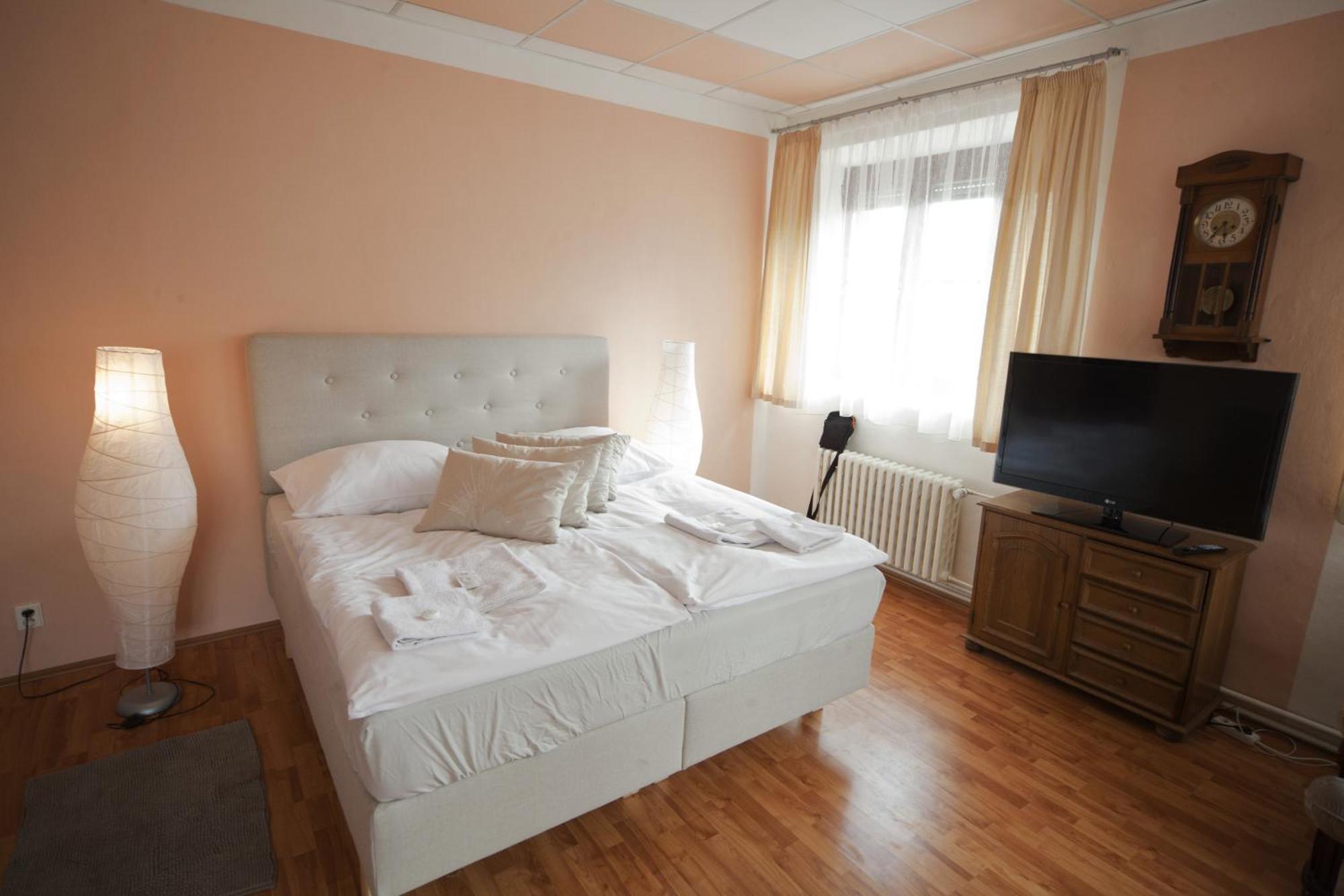 Hotel U Heligonky Brünn Zimmer foto