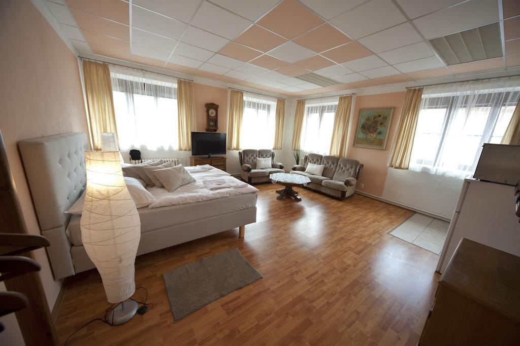 Hotel U Heligonky Brünn Zimmer foto
