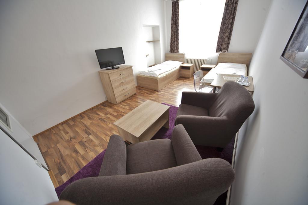 Hotel U Heligonky Brünn Zimmer foto